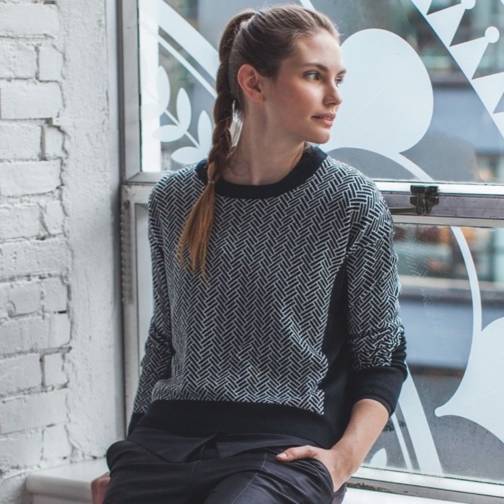 Lululemon Yogi Crew Sweater in Black / White